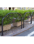 Barriera parapedonale con piegatura a freddo di tubo in acciaio zincato a caldo e verniciato. Da inghisare - cm 120x130h