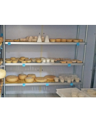 Scaffale per stagionatura formaggi con montanti in acciaio inox e 4 ripiani microforati in polietilene - cm 160x40x180h