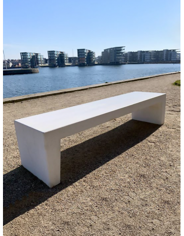 Panchina piana monoblocco in graniglia di marmo con acciaio zigrinato, seduta liscia con trattamento antigraffiti - cm 195x50x45