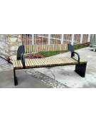 Panchina con schienale e braccioli - struttura in acciaio zincato e verniciato e doghe in legno di pregio - cm 183x65,6x81,4h