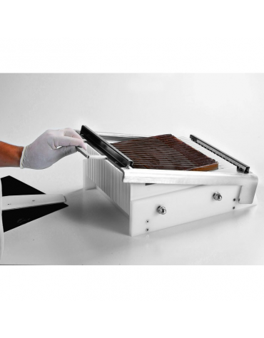 Chitarra mini in acciaio inox, piano di taglio cm 25x28 - Dimensioni totali cm 44,5x33,5x14h