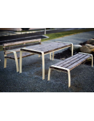 Set inclusivo composto da 1 tavolo e 2 panchine con schienale, con doghe in legno di pregio, struttura in acciaio - cm L.180