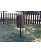 Cestino portarifiuti per esterno con esterno in materiale plastico ecologico riciclato con palo in acciaio da interrare