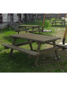 Set accessibile composto da tavolo e 2 panche per pic-nic in legno di conifera nordica impregnata in autoclave – cm 240×73,7h
