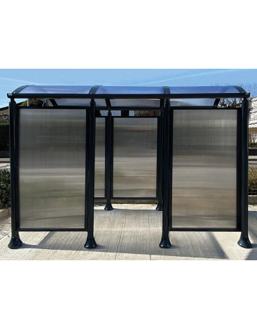 Pensilina per fumatori in acciaio zincato e verniciato, pareti e tetto in policarbonato. Chiusa su 3 lati e mezzo  - cm L. 324