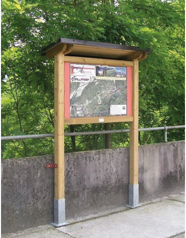 Bacheca realizzata interamente in legno, con tettoia - Pannello cm 100x70