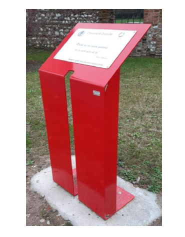 Leggio per esposizione in lamiera di acciaio piegata, zincato e verniciato - da inghisare - cm 55x30,6x108h