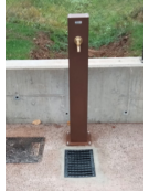 Fontana doppia con struttura quadra in acciaio zincato e verniciato, con rubinetto in ottone  - cm 15,2x100h