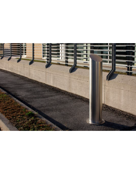 Dissuasore amovibile in acciaio inox realizzato in tubolare - con boccola zincata per lucchetto (escluso) - cm Ø15x120h