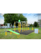 Stazione fitness realizzata in acciaio zincato e verniciato, con attrezzi per il rafforzamento muscolare