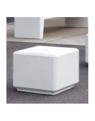 Seduta cubo realizzata in graniglia di marmo, con fianchi bocciardati e seduta levigata - senza schienale - cm 50x50x45h