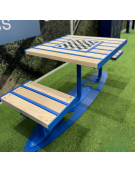 Set composto da 1 tavolo quadrato da 90 cm + 2 sedie piane da 60 cm, struttura in acciaio e doghe in legno di pregio