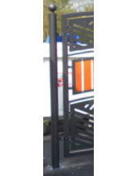 Supporto di testa da inghisare per isola ecologica in acciaio zincato e verniciato e con doghe in legno di pino - cm &Oslash;8