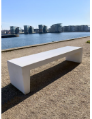 Set composto da 1 tavolo e 2 panchine in graniglia di marmo - con trattamento antigraffiti e fianchi bocciardati