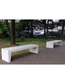 Set composto da 1 tavolo e 2 panchine in graniglia di marmo - con trattamento antigraffiti e fianchi bocciardati