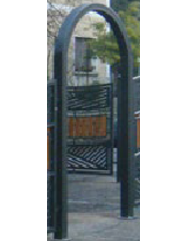 Arco per passaggio bidoni per isola ecologica