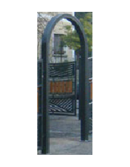 Arco per passaggio bidoni per isola ecologica