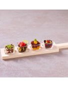 Set 4 ciotole in vetro su vassoio in legno per aperitivo e degustazione - capacità ciotole ml 68 cad. - cm 42x9x1,8h