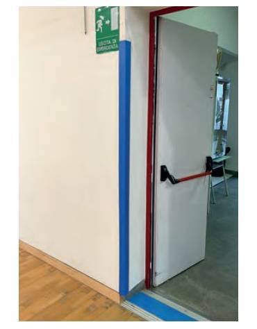 PARASPIGOLO DI PROTEZIONE IN E.V.A. ATOSSICO ED IGNIFUGO-LUNGHEZZA CM 150-SPESSORE MM 10-PER USO INTERNO ED ESTERNO-COLORI VARI