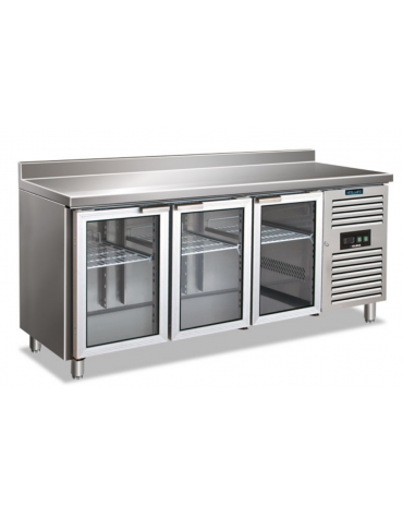 Tavolo refrigerato 3 ante in acciaio inox AISI 304, con porte vetro e alzatina - ventilato +2°/+8°C - Classe C - cm 179,5x70x96h