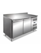 Tavolo refrigerato 2 ante in acciaio inox AISI 201 con alzatina - ventilato TN +2°/+8 °C - Classe C - cm 136x70x95h