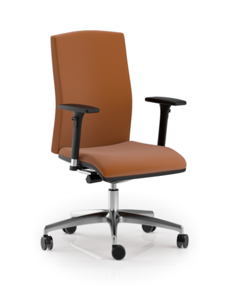 Poltrona girevole con schienale medio e braccioli - in Ecopelle o Poliestere ignifugo - Movimento sincronizzato con traslatore