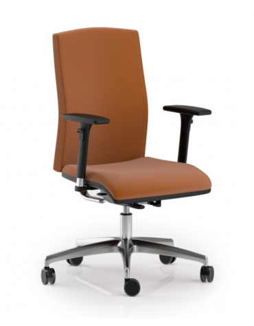 Poltrona girevole con schienale medio e braccioli - in Ecopelle o Poliestere ignifugo - Movimento sincronizzato autobalance