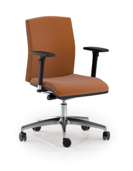 Poltrona girevole con schienale basso e braccioli - in Ecopelle o Poliestere ignifugo - Movimento sincronizzato con traslatore