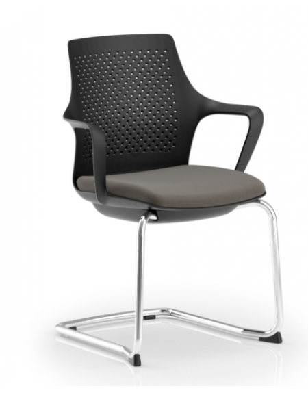 Poltrona schienale in nylon nero con braccioli - struttura a slitta cromata - rivestimento ignifugo - Certificata CAM