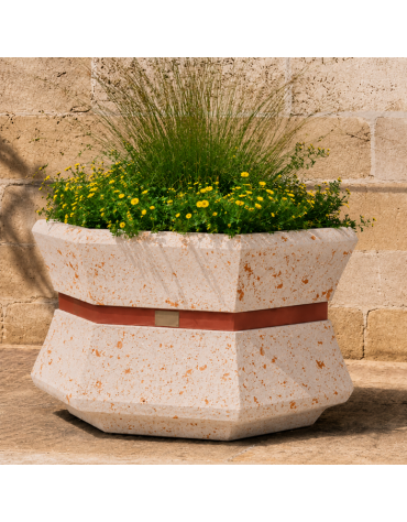 Fioriera esagonale per esterno in cemento calcestruzzo - colore Bianco travertino - cm 95x85x65h - Conforme ai CAM
