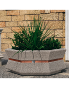 Fioriera esagonale  per esterno in cemento calcestruzzo - colore Bianco sabbiato - cm 155x120x65h - Conforme ai CAM