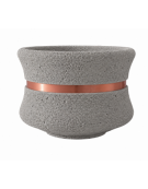 FIORIERA CIRCOLARE TONDA IN CEMENTO CALCESTRUZZO - COLORE BIANCO SABBIATO - CON FASCIA COLOR RAME - CM Ø 120x65h - CAM