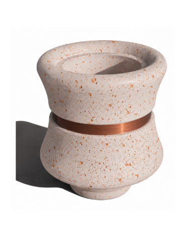FIORIERA IN CEMENTO CALCESTRUZZO CIRCOLARE - COLORE BIANCO TRAVERTINO - CON FASCIA COLOR RAME - CM Ø 60x65h - CONFORME AI CAM