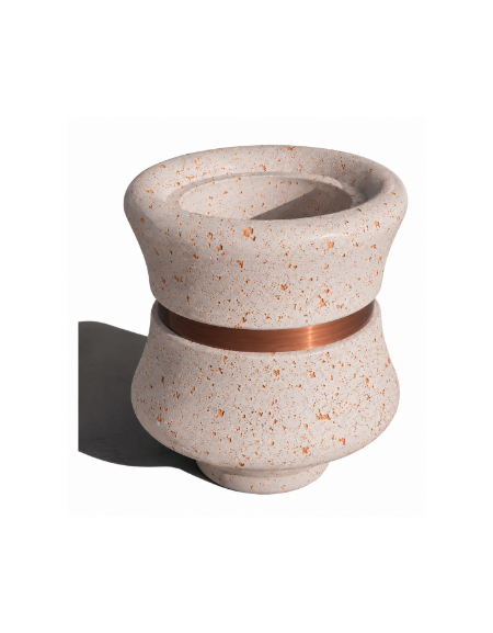 FIORIERA IN CEMENTO CALCESTRUZZO CIRCOLARE - COLORE BIANCO TRAVERTINO - CON FASCIA COLOR RAME - CM Ø 60x65h - CONFORME AI CAM