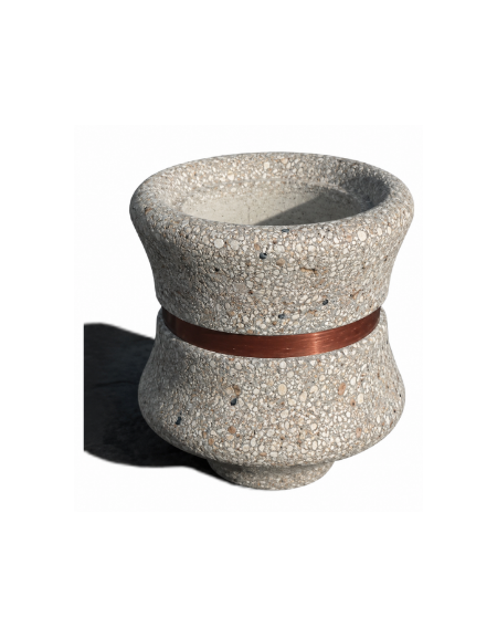 FIORIERA IN CEMENTO CALCESTRUZZO CIRCOLARE  - COLORE GRIGIO SABBIATO - CON FASCIA COLOR RAME - CM Ø 60x65h - CONFORME AI CAM