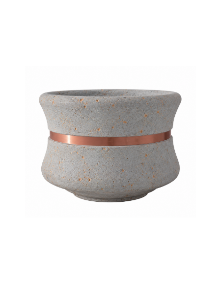 FIORIERA CIRCOLARE TONDA IN CEMENTO CALCESTRUZZO - COLORE GRIGIO TRAVERTINO -CON FASCIA COLOR RAME - CM Ø 90x65h - CONFORME CAM