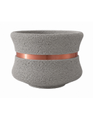 FIORIERA CIRCOLARE TONDA IN CEMENTO CALCESTRUZZO - COLORE BIANCO SABBIATO - CON FASCIA COLOR RAME - CM Ø 90x65h - CONFORME CAM