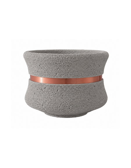 FIORIERA CIRCOLARE TONDA IN CEMENTO CALCESTRUZZO - COLORE BIANCO SABBIATO - CON FASCIA COLOR RAME - CM Ø 90x65h - CONFORME CAM