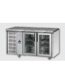 Tavolo Refrigerato GN 1/1 con 2 porte in vetro, una luce Neon, piano di lavoro in Granito e gruppo motore a sinistra cm 143x70x8