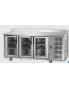 Tavolo Refrigerato GN 1/1 con 3 porte in vetro, 2 luci Neon e piano in Acciaio Inox con alzatina 100 mm cm 187x70x95h
