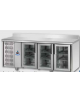 Tavolo Refrigerato GN 1/1 con 3 porte in vetro, 2 luci Neon, piano in Acciaio Inox con alzatina 100 mm e gruppo motore a sinistr