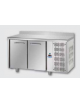 Tavolo Refrigerato GN 1/1 a temperatura normale con 2 porte e piano in Acciaio Inox con alzatina 100 mm, cm 142x70x95h