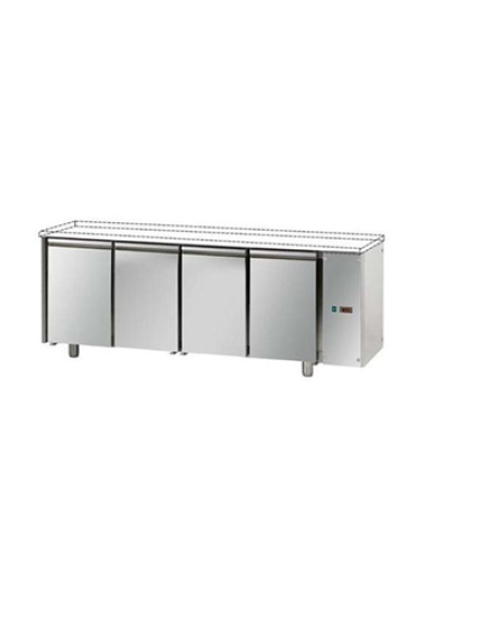 Tavolo Refrigerato GN 1/1 con 4 porte, senza piano di lavoro, predisposto per unità frigorifera remota cm 210x70x84,5h Tavolo Refrigerato GN 1/1 con 4 porte, senza piano di lavoro, predisposto per unità frigorifera remota cm 210x70x84,5h