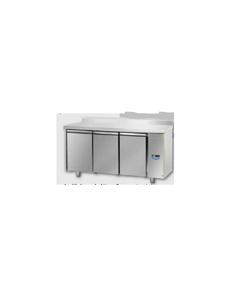 Tavolo Refrigerato 3 porte con alzatina per unità frigorifera remota a bassa temperatura cm 165x71,5x95h Tavolo Refrigerato 3 porte con alzatina per unità frigorifera remota a bassa temperatura cm 165x71,5x95h