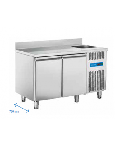 Tavolo refrigerato 2 porte con alzatina e lavello, in acciaio inox AISi 304, refrigerazione ventilata - cm 132x70x95h