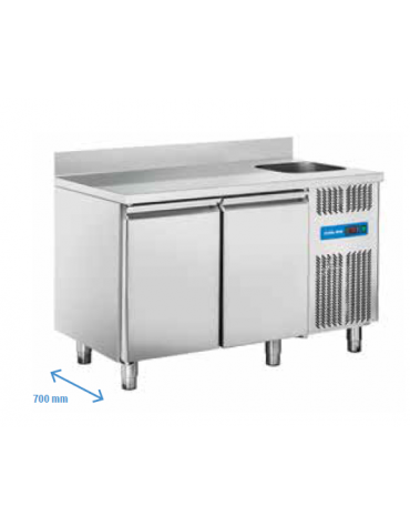 Tavolo refrigerato 2 porte in acciaio inox con alzatina e lavello, refrigerazione ventilata +0°/+8°C - Classe B - cm 132x70x95h