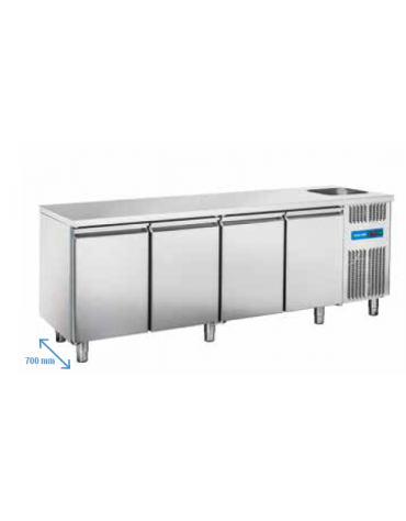 Tavolo refrigerato 4 porte in acciaio inox con lavello, refrigerazione ventilata +0°/+8°C - Classe C - cm 224x70x85h