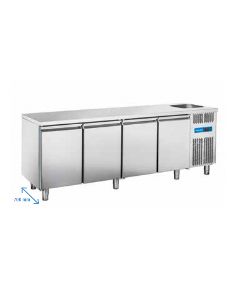 Tavolo refrigerato 4 porte in acciaio inox con lavello, refrigerazione ventilata +0°/+8°C - Classe C - cm 224x70x85h