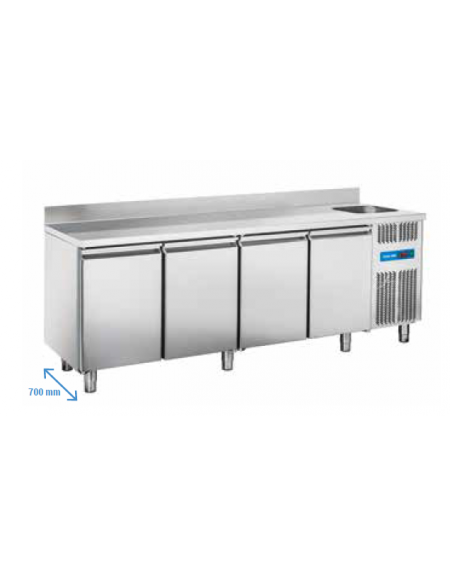 Tavolo refrigerato 4 porte in acciaio inox con alzatina e lavello, refrigerazione ventilata +°0/+8°C - Classe C - cm 224x70x95h