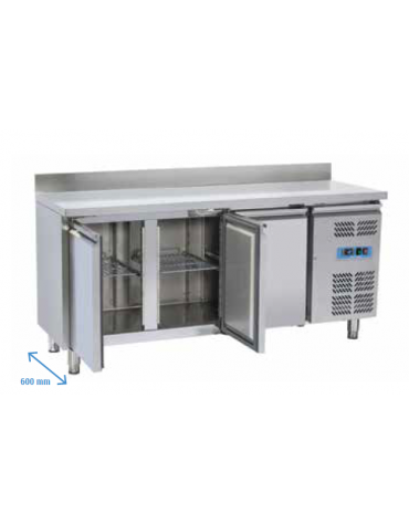 Tavolo refrigerato 3 porte con alzatina, in acciaio inox AISi 304, refrigerazione ventilata - cm 179.5x6x96h